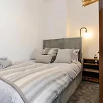Stylish 2 Bedroom Ensuite Flat In Birmingham
