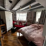 Tinky\'S Residence