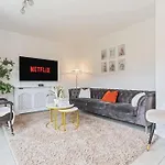 Luxury Modern House - 8 Mins To Nec, Airport