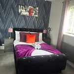 Central England Reunion Pad For Groups & Contractors Bbq Outside Bar & Karaoke Machine Free Drive Way Parking