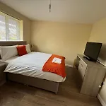 Cozy 4-Bed House In Walmley