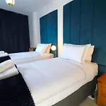 Diamond Place -Luxury 2-Bedroom Flat, Parking, Wifi, Netflix, Central Location