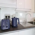 Diamond Place -Luxury 2-Bedroom Flat, Parking, Wifi, Netflix, Central Location
