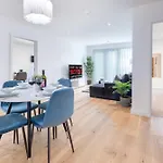 Pluxa Aquamarine Riverfront Bliss Retreat With Pvt Entrance