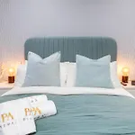 Pluxa Aquamarine Riverfront Bliss Retreat With Pvt Entrance