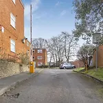 Park Avenue - An Executive 2 Bed Suite With A Private Bathroom In Birmingham City Centre, 5 Mins To City Hospital