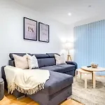 Pluxa Creme Opulence 5 Star Beautiful High End Apartment In Birmingham City Centre