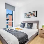 Pluxa Nero Deluxe - City Bliss 2Bath, Walk To Transit