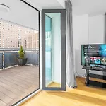 City Centre Penthouse - Large Balcony - 2 Bedroom - Secure Parking 1001M