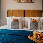 Homely, City Close By, Fast Wifi Contractors Family, Garden
