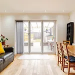 Quiet Private Homestay, Central Birmingham