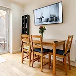 Quiet Private Homestay, Central Birmingham
