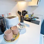 Stay Sa Equipped Studios 10 Mins From City Centre And Next To Uob!