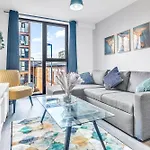City Centre Emerald Escape - Sleeps-6, 2Beds & 2Baths , Netflix , Free Internet