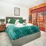 Stunning 2 Bed Warehouse Apartment, Birmingham