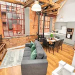 Stunning 2 Bed Warehouse Apartment, Birmingham