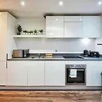 Modern 2-Bedroom Kingsize Apartment City Centre