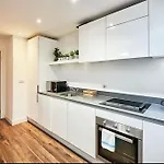 Modern 2-Bedroom Kingsize Apartment City Centre