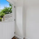Inicio Stays - New! Stunning Home - Free Parking - Sleeps 8 - Near M6