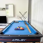 2 Bedroom Apartment Including Ensuite And Pool Table