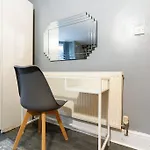 2-Bed Luxury With Free Parking
