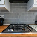 2-Bed Luxury With Free Parking