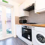 2-Bed Luxury With Free Parking