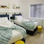 Modern & Cosy 2-Bed Apartment Near Nec, Airport & Jlr!