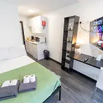Stay Sa Spacious Studios Next To Uob And 10Min To The City!