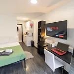Stay Sa Spacious Studios Next To Uob And 10Min To The City!