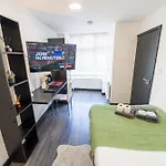 Stay Sa Spacious Studios Next To Uob And 10Min To The City!