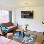 Tudors Esuites Five Ways Private Terrace & Parking