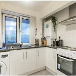 Central Stylish Flat 40 Percent Off Monthly Stays Parking