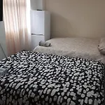 Spacious Twin Double Room Shared Kitchen & Bathroom