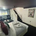 Spacious Duplex City Apartment With King Sized Bed, Free Onsite Parking, Near Utilita Areana & Icc