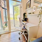 R2 - Elegant Private Room Opposite Queen Elizabeth Hospital - Harborne Birmingham