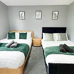 Cosy & Comfy Retreat Away From Home With Free Parking