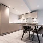 St Martin\'S Place 2 Bed Luxury Apartment Bham