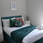 Elegant 5 Bedrooms Split Level Birmingham City Apartment