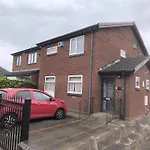 Spacious Twin Double Room Shared Kitchen & Bathroom