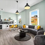 Luxury Apartment - Secure Parking - Gated Development - Near Jq & Birmingham City Centre - 1Sh