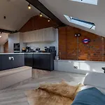 Pass The Keys Exquisite Penthouse Loft Jewellery Q Wparking