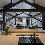 Pass The Keys Exquisite Penthouse Loft Jewellery Q Wparking