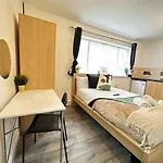 Cozy Urban Retreat Modern 1 Bedroom Studio