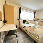 Cozy Urban Retreat Modern 1 Bedroom Studio