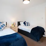 2 Bed House In Digbeth Parking Families Contractor
