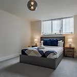Pass The Keys Flat 10 - Luxurious 1 Bedroom Haven: Elevate Your Experience