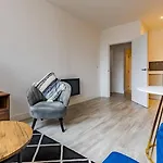 Pass The Keys Flat 10 - Luxurious 1 Bedroom Haven: Elevate Your Experience