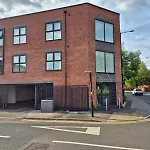 Spacious City Apartment & Free Parking
