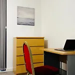 Last-Minute Specials L Book It Now L Sleeps Up To 4 L 2 Bed 2 Bath - Gym - Prime Birmingham Location L Jvt Short Lets